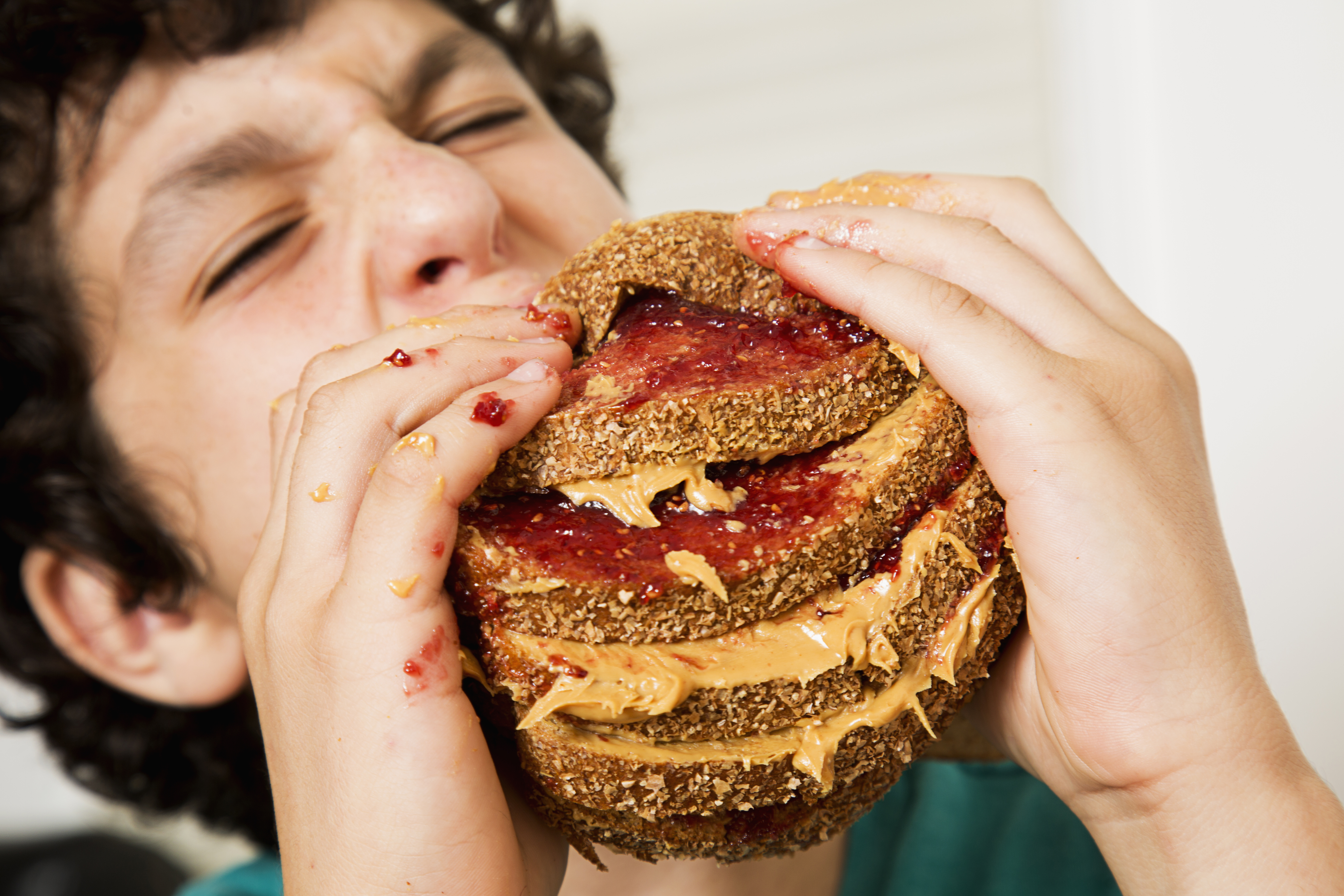 中 暴食 生理 暴飲 生理中に食欲旺盛！食べ過ぎてしまう原因と過食対策は？